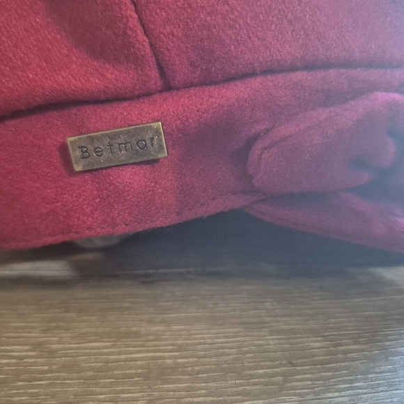 Stylish Red Cap - Picture 2 of 5